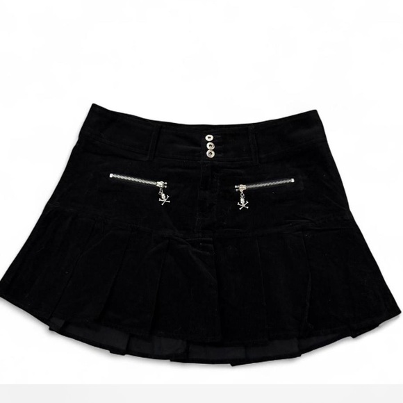 Social Collision Dresses & Skirts - Social Collision Skull Zipper Pleated Mini Skirt